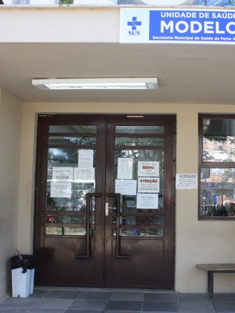 Imagem da porta de entrada do Centro Modelo.